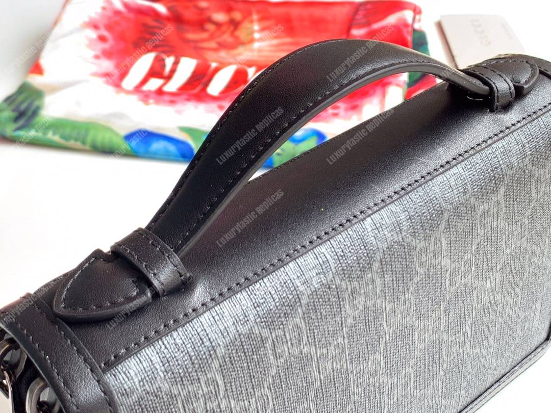 G*u*i gg sup*e travel document case