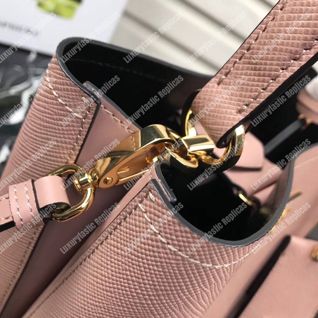 Pra*a panier medium bag beige