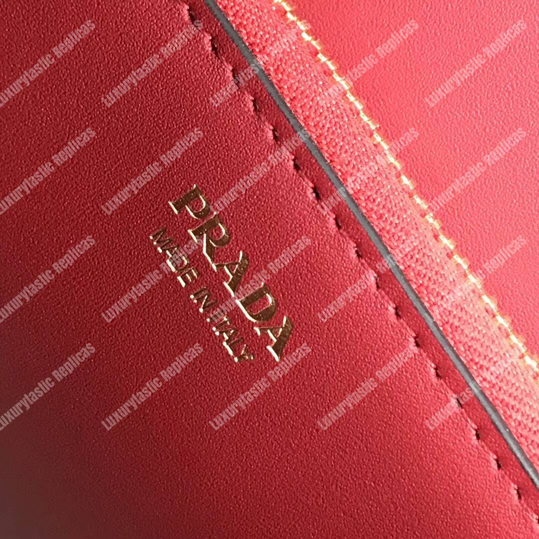 Pra*a monochrome saffiano leather bag red