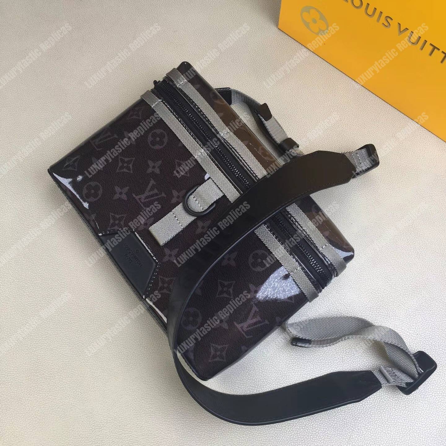 LV Messenger PM Monogram Eclipse Glaze