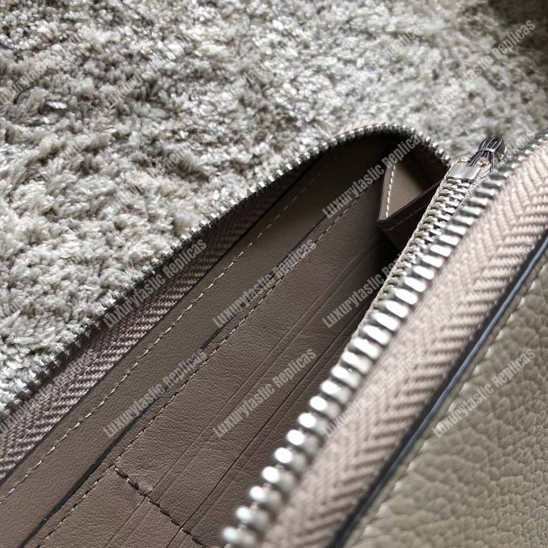 LV Comete Wallet Autres Cuirs Galet