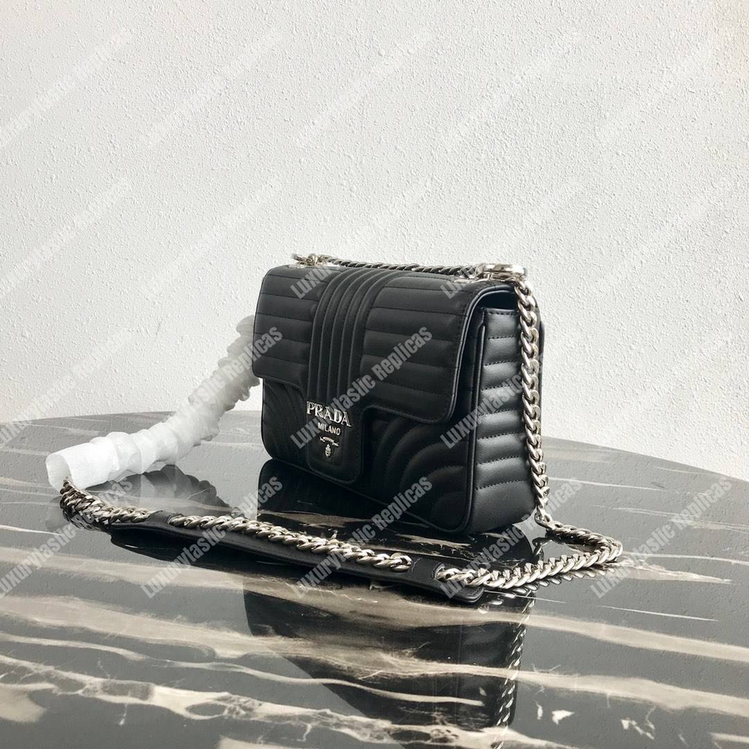 Pra*a diagramme medium leather bag black