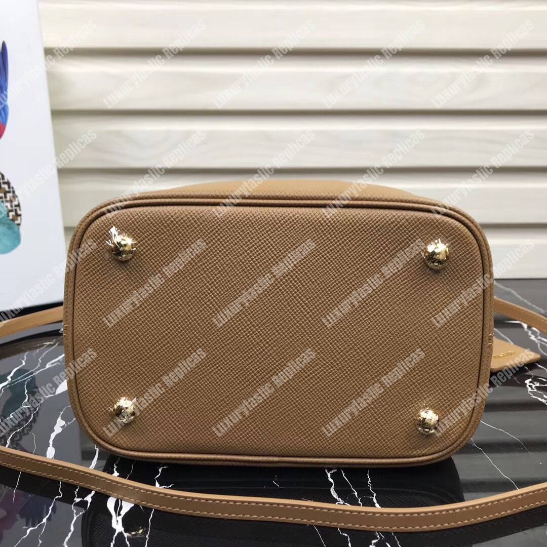 Pra*a panier medium straw bag brown