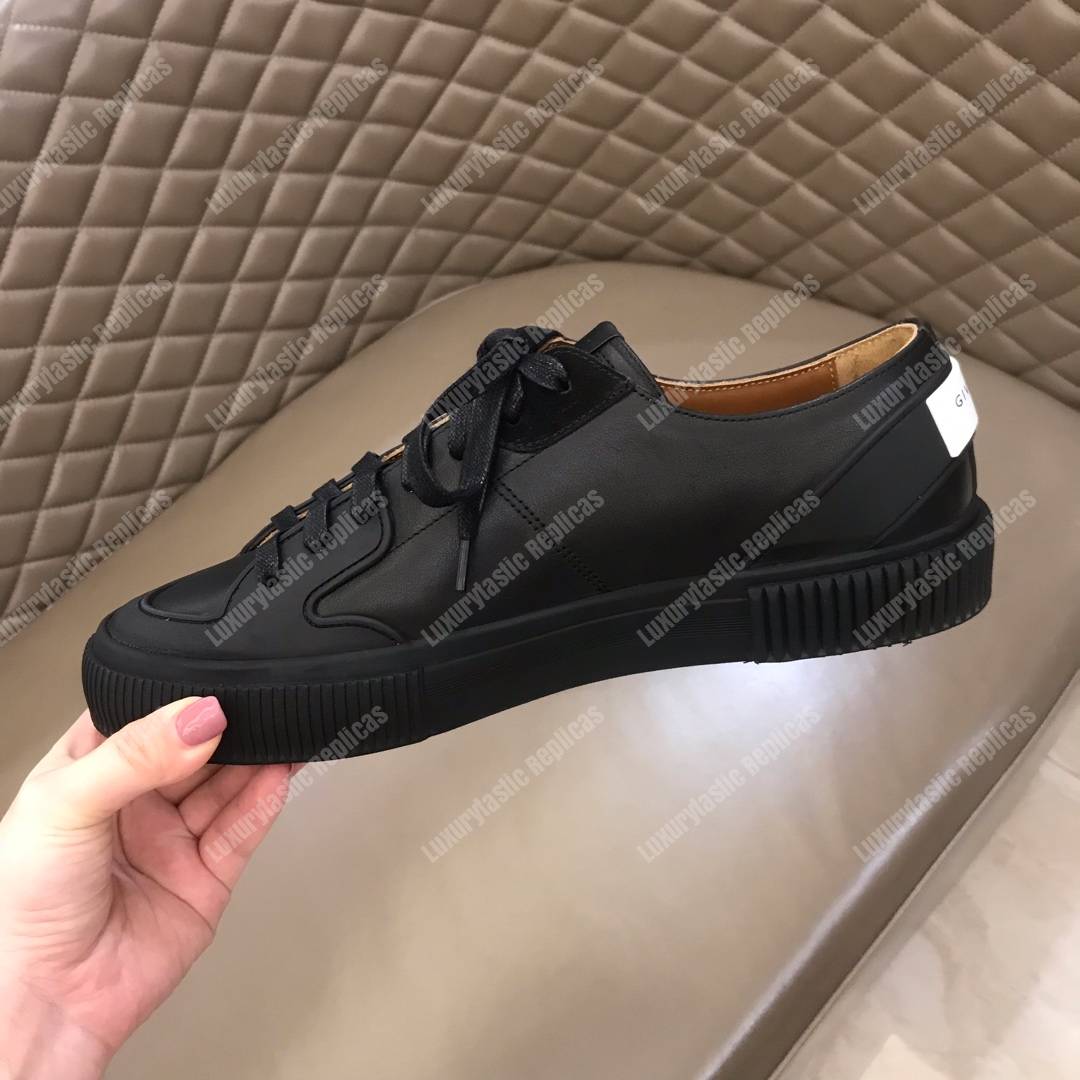 Givenchy Low Sneakers In Leather Black