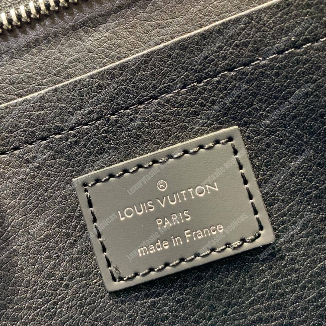 LV Pochette Voyage MM Epi Leather Black