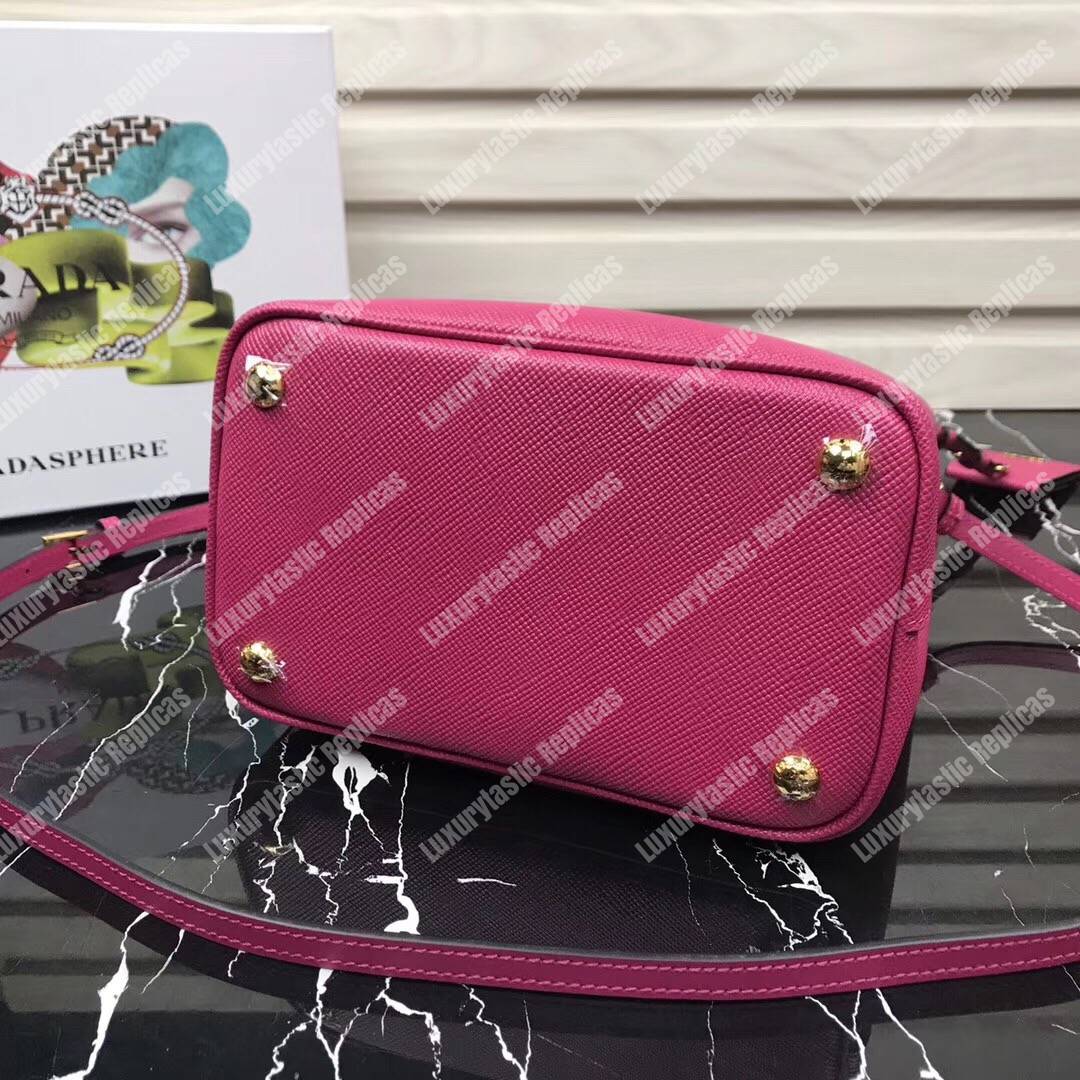 Pra*a panier medium bag dark pink