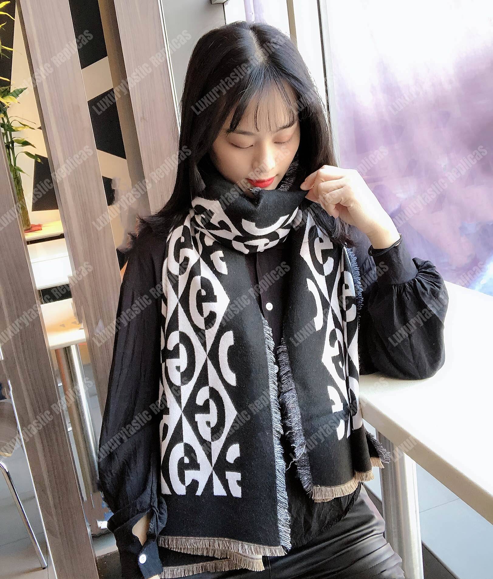 G*u*i g rhombus lamé wool jacquard stole white black