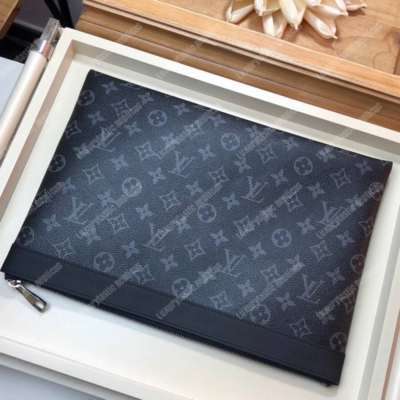 LV Discovery Pochette Monogram