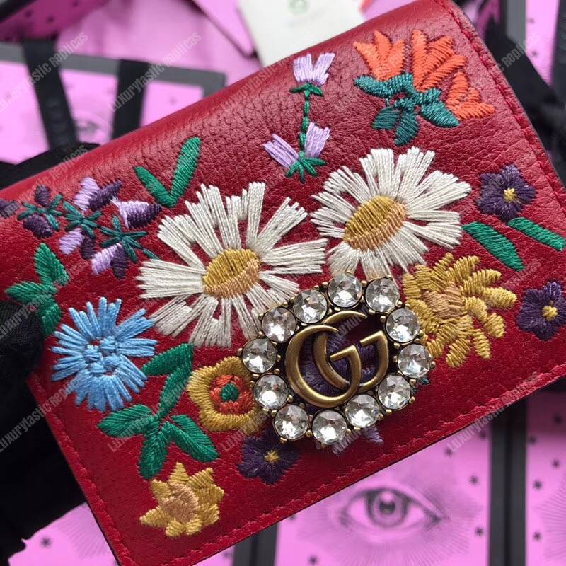 G*u*i embroidered leather card case red