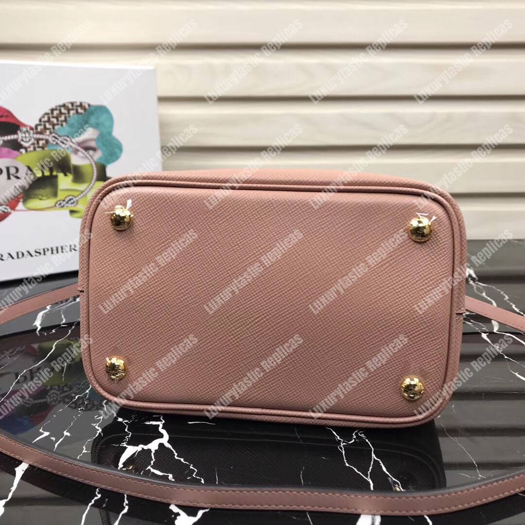 Pra*a panier medium bag beige