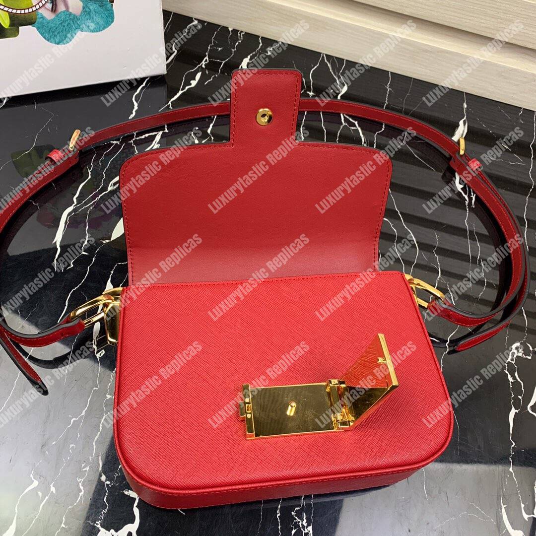 Pra*a emblème saffiano leather bag red