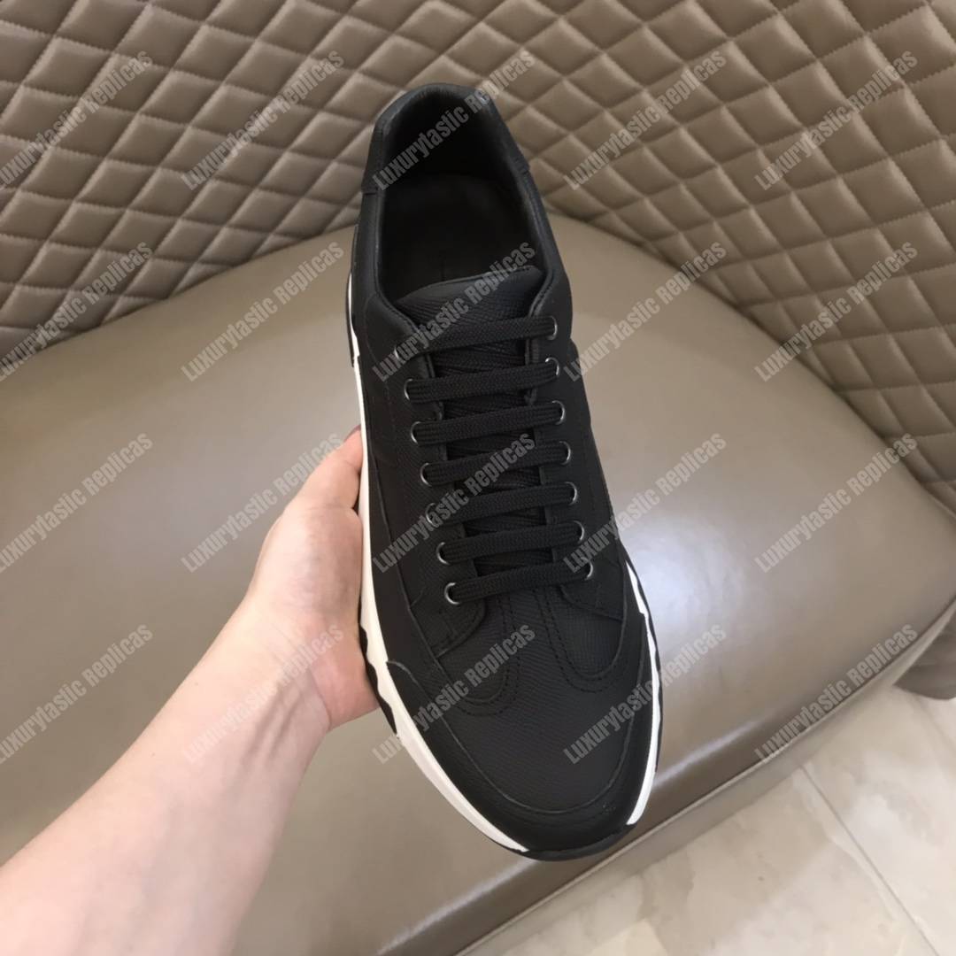 H**mes trail sneaker black