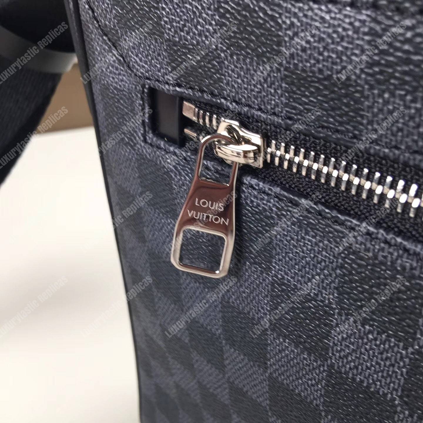 LV District MM Messenger Bag Damier Graphite Canvas