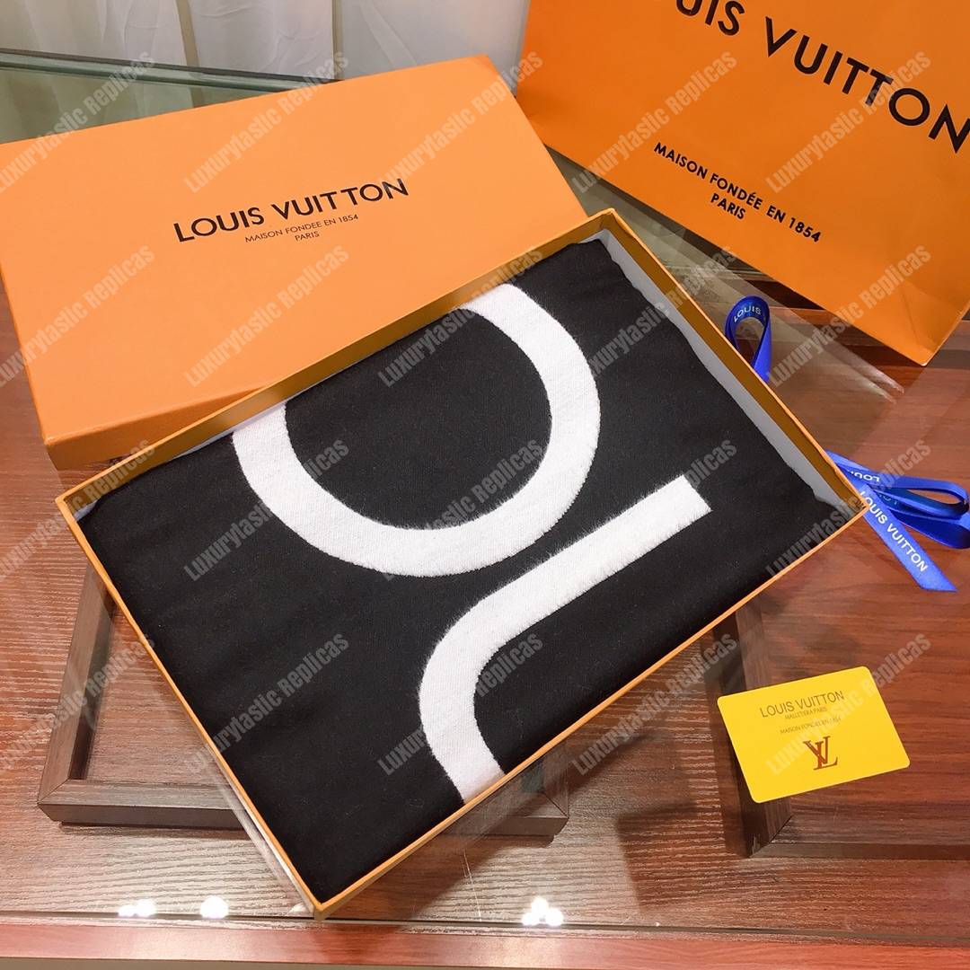 lv team L**is scarf noir
