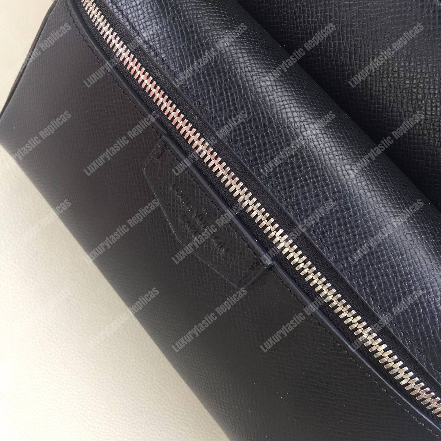 LV Outdoor Messenger PM Taiga Leather Noir