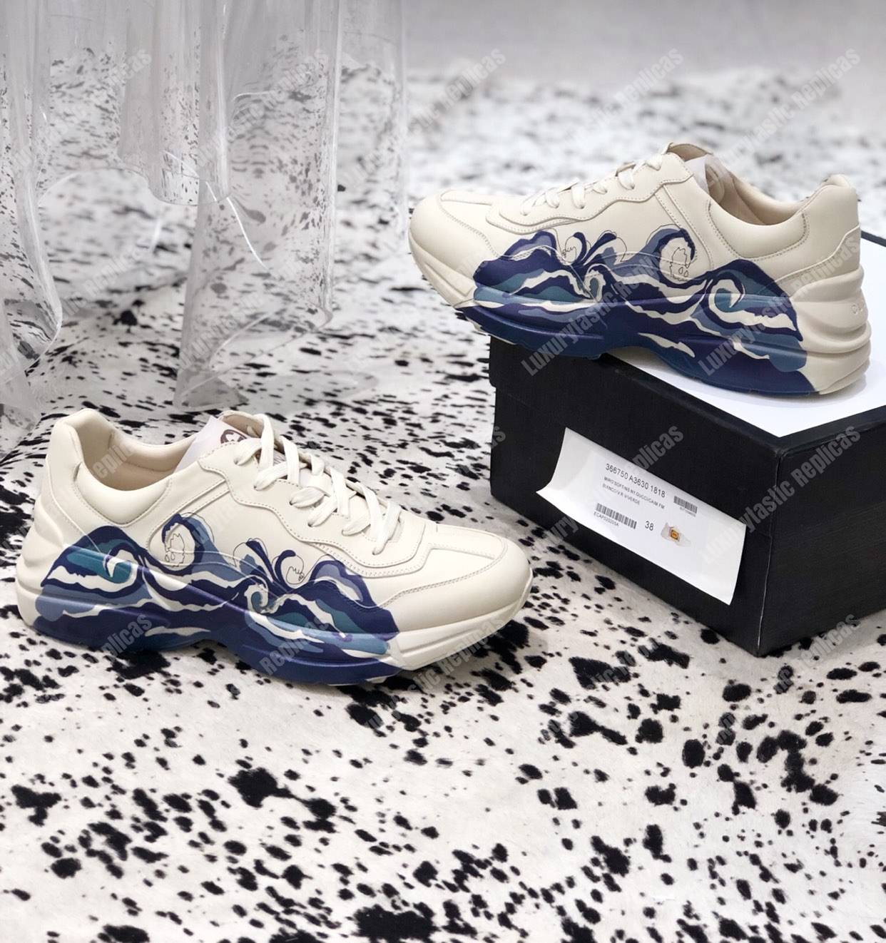 G*u*i rhyton leather sneaker with wave