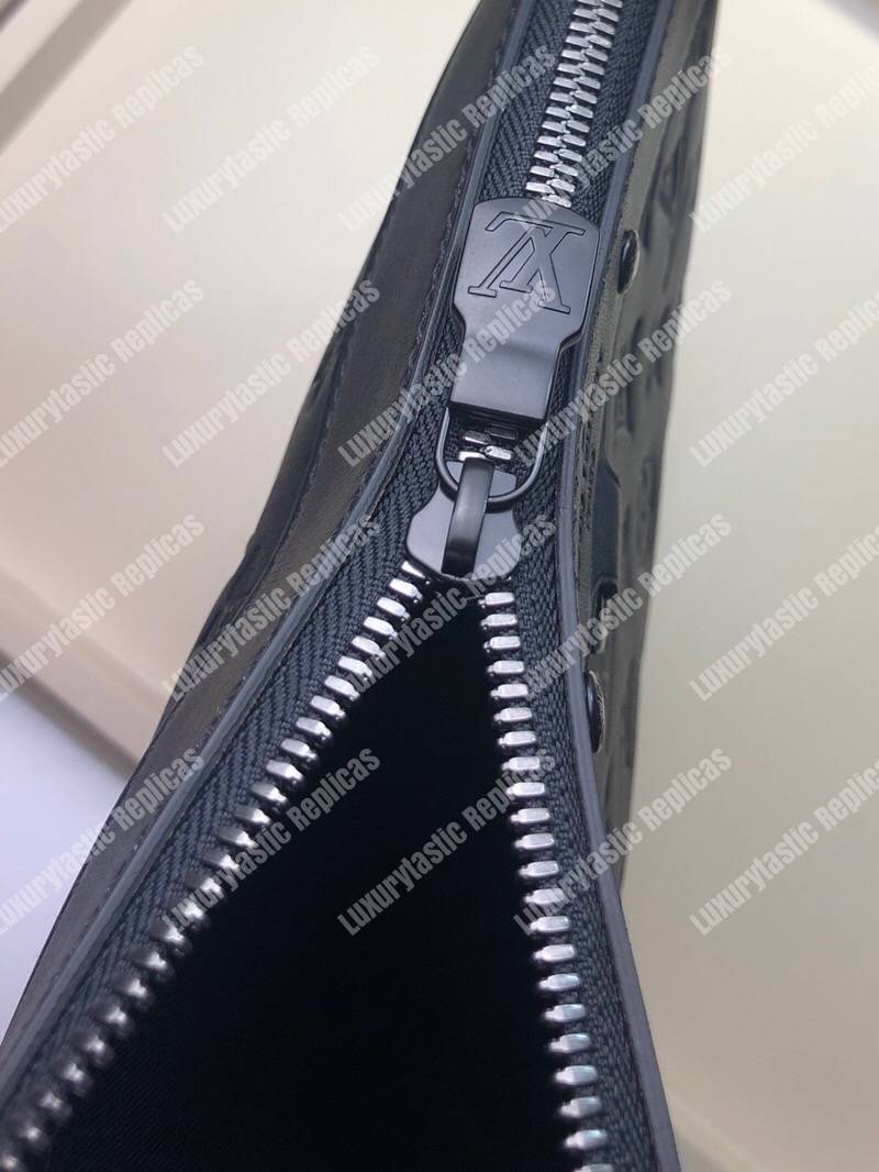 LV DISCOVERY POCHETTE Voyage MM Monogram Shadow