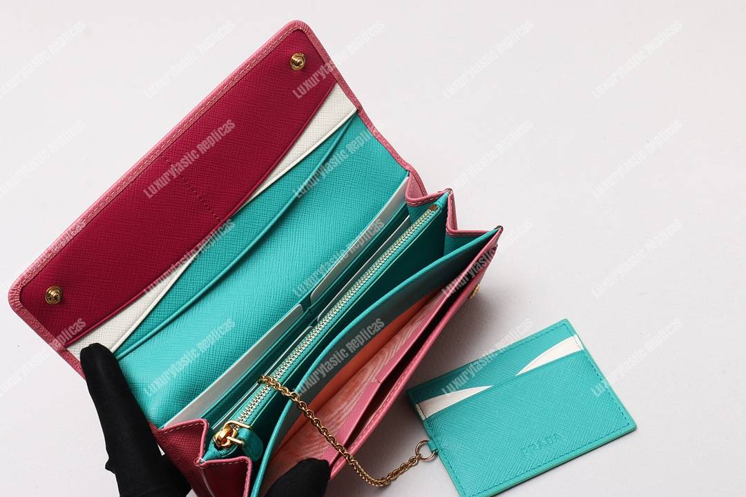 Pra*a leather wallet pink