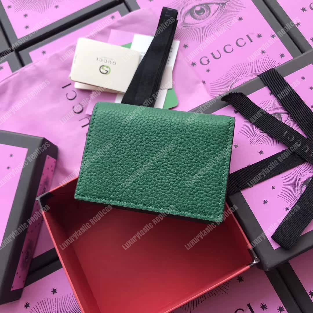 G*u*i animalier card case green with bee