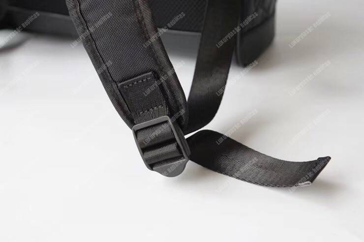 G*u*i signature leather backpack black