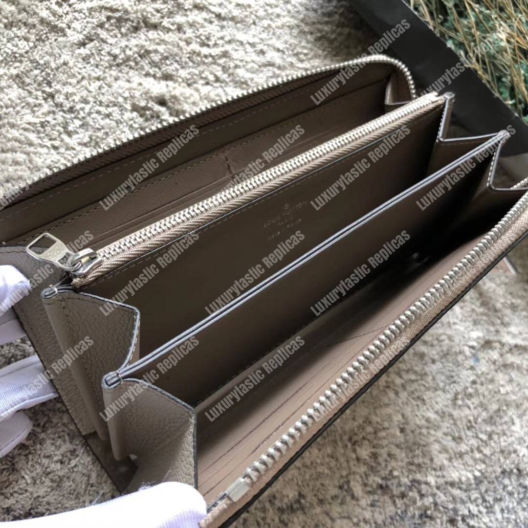 LV Comete Wallet Autres Cuirs Galet