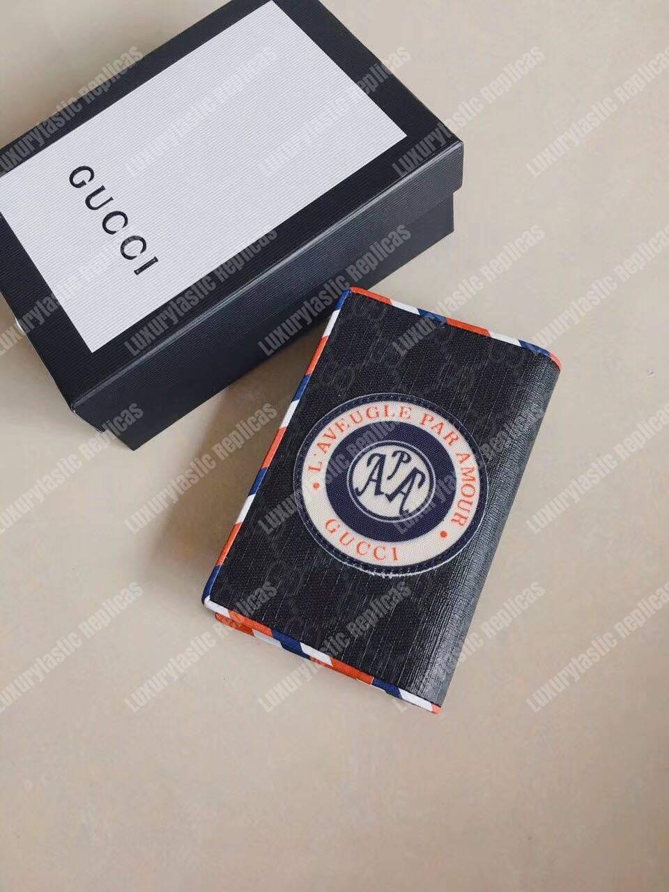 G*u*i courrier gg sup*e passport case black
