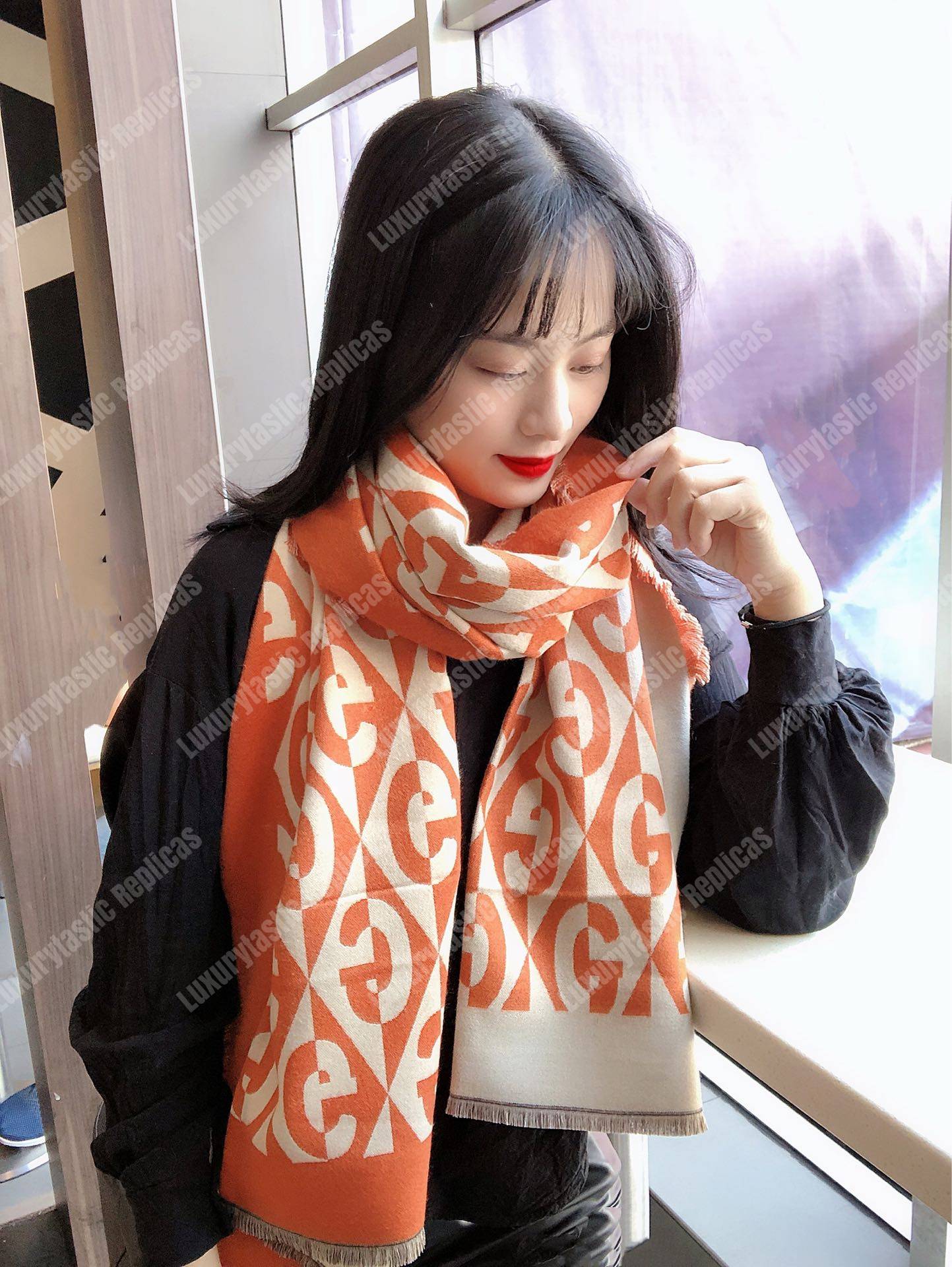 G*u*i g rhombus lamé wool jacquard stole white orange