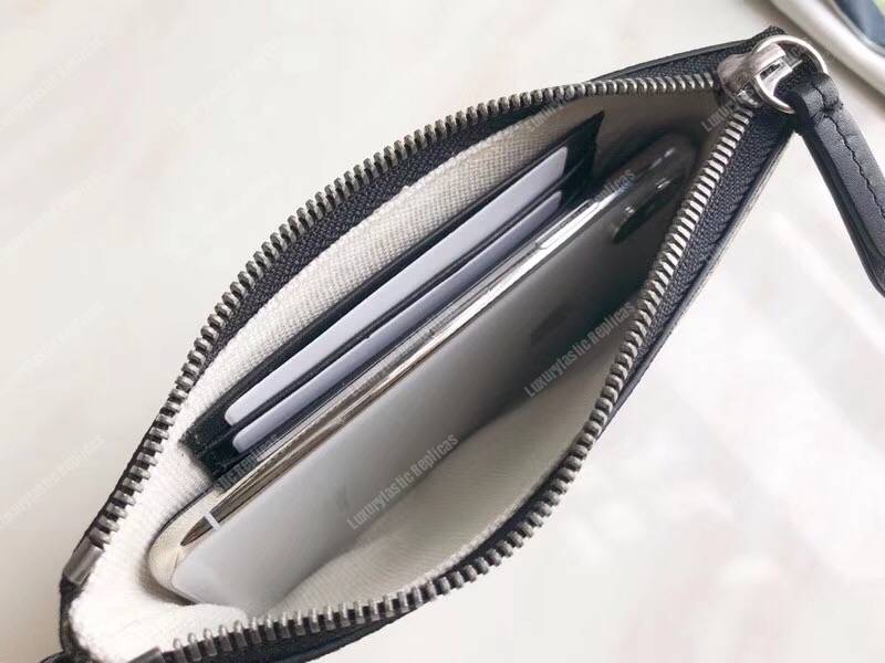 G*u*i tiger print gg sup*e cellphone pouch