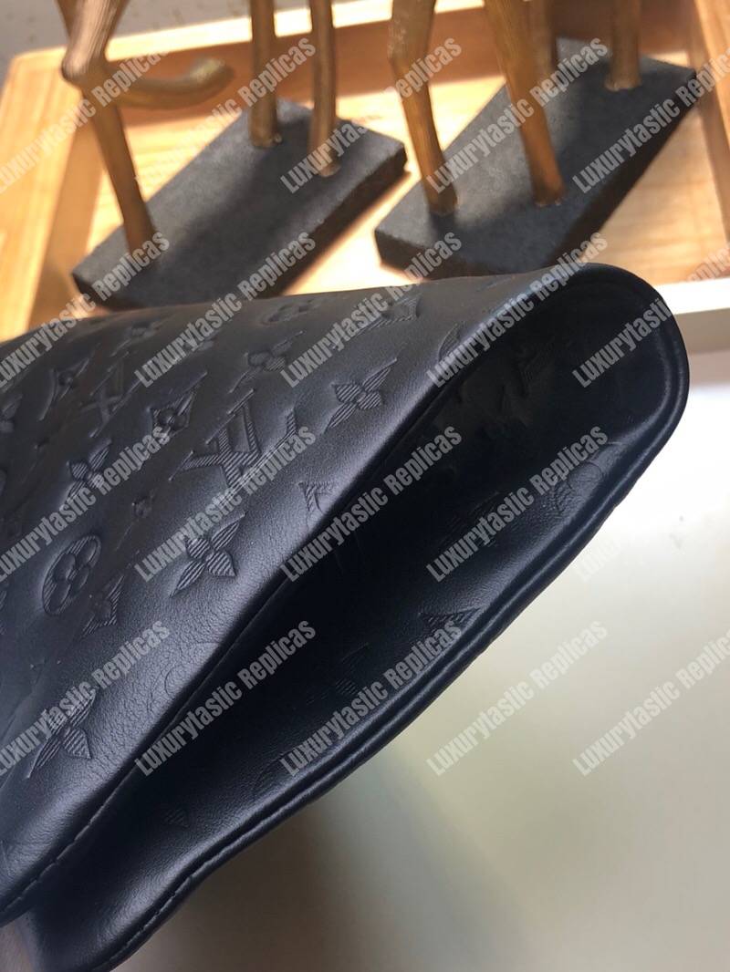 LV DISCOVERY POCHETTE Voyage MM Monogram Shadow