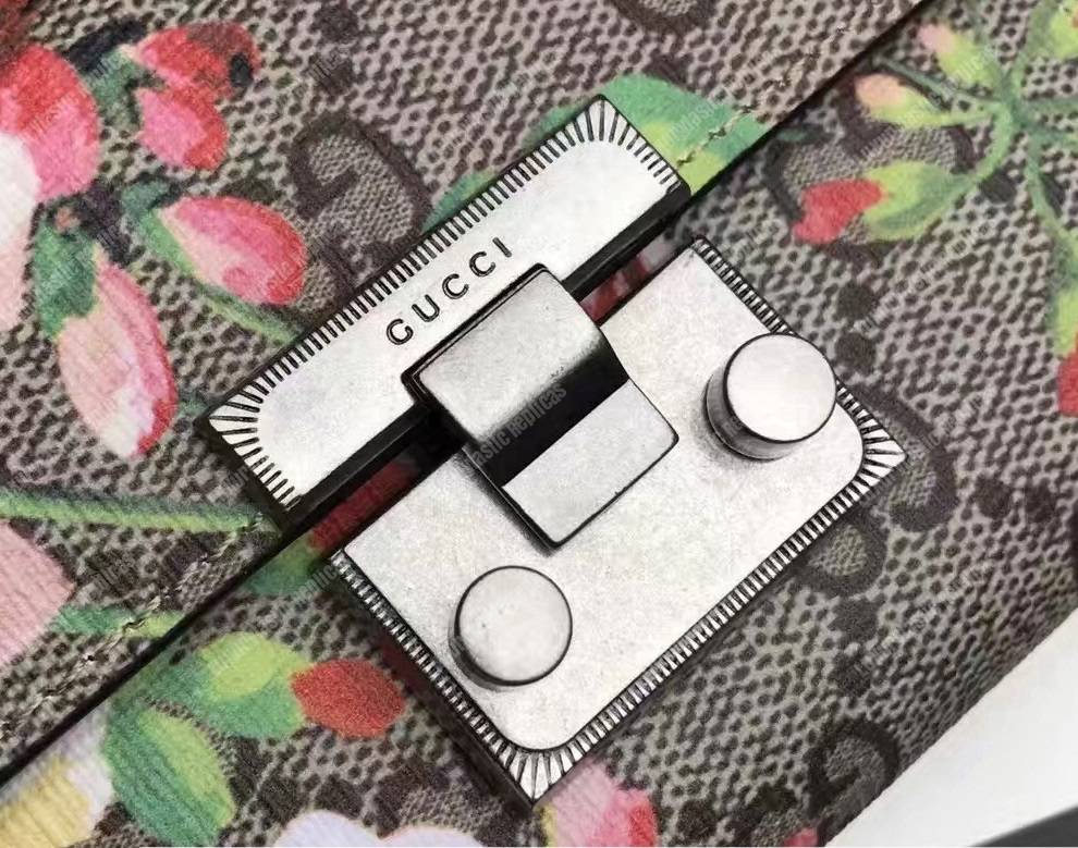 G*u*i gg blooms sup*e padlock wallet antique rose