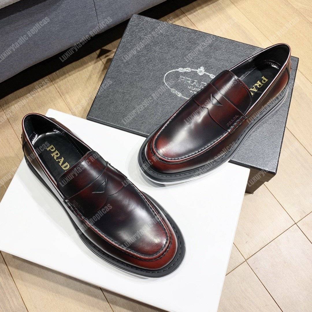 Pra*a leather loafer brown