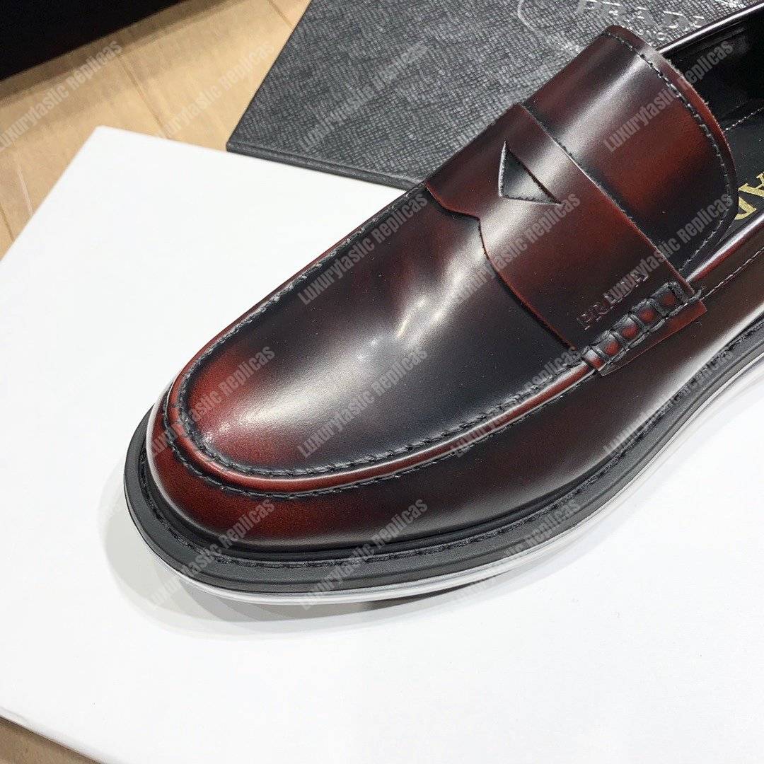 Pra*a leather loafer brown