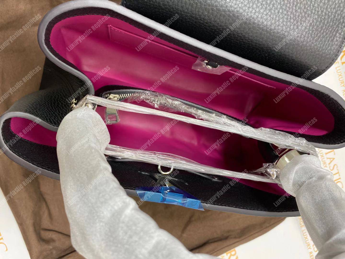 LV Capucines MM Taurillon Leather Noir Electric