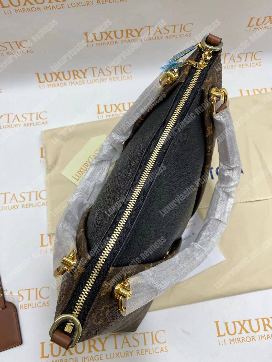 LV V Tote MM Monogram Noir