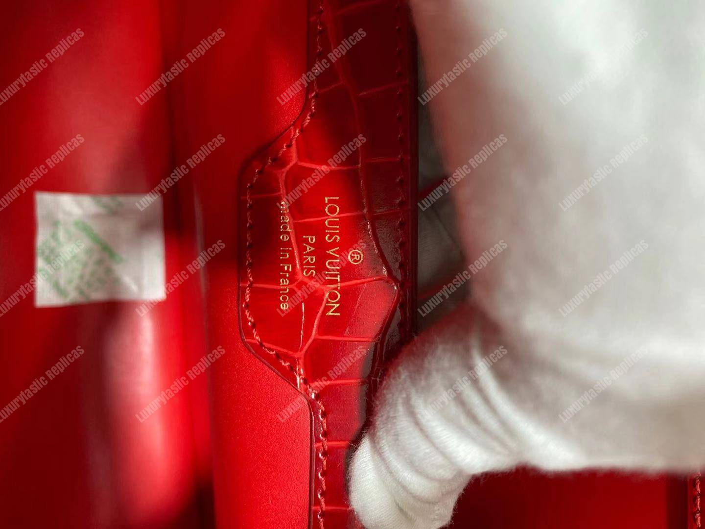 LV Capucines PM Crocodilien Mat Cerise