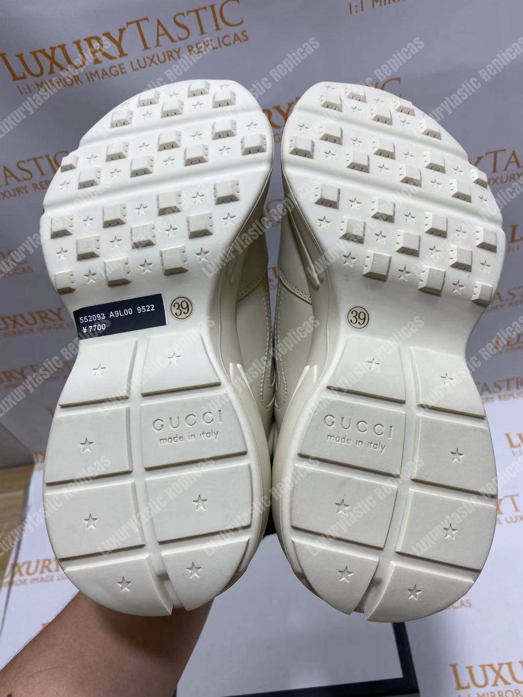 G*u*i rhyton sneaker with mouth print