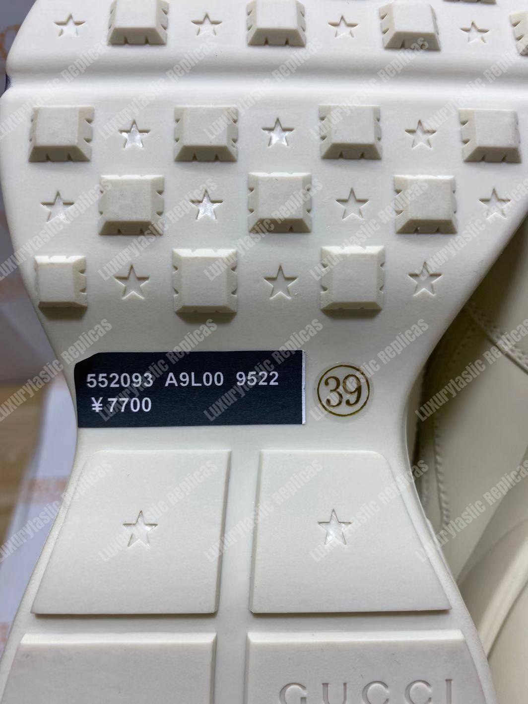 G*u*i rhyton sneaker with mouth print