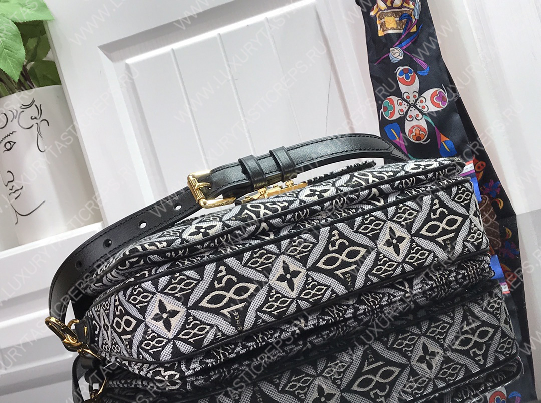 l**is V*t*n lv pochette mÉtis grey m57272