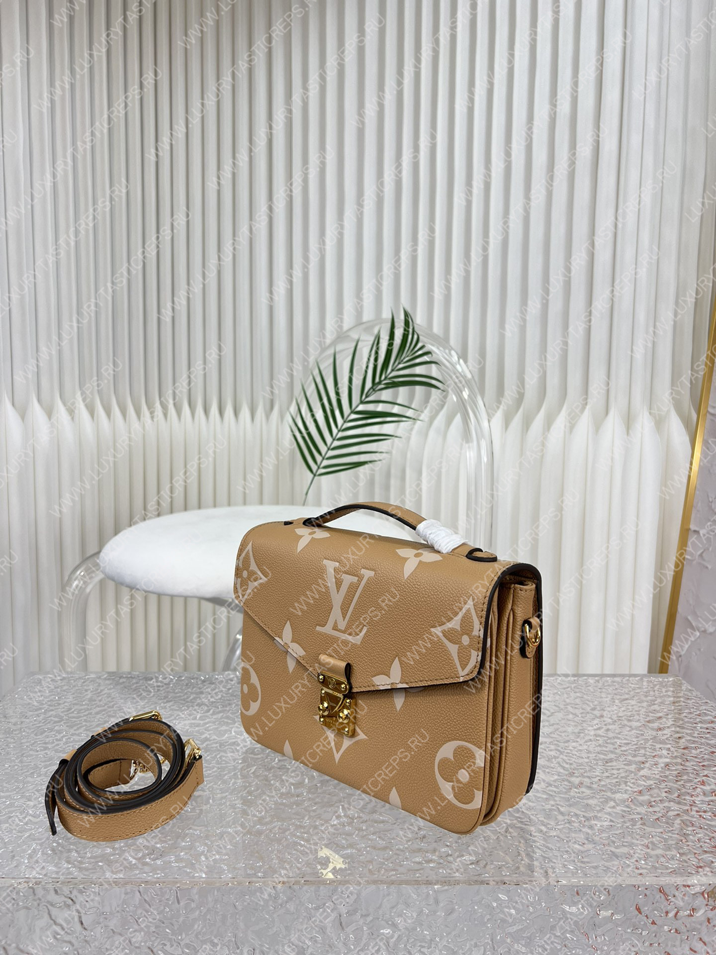 l**is V*t*n lv pochette mÉtis beige/cream m45809