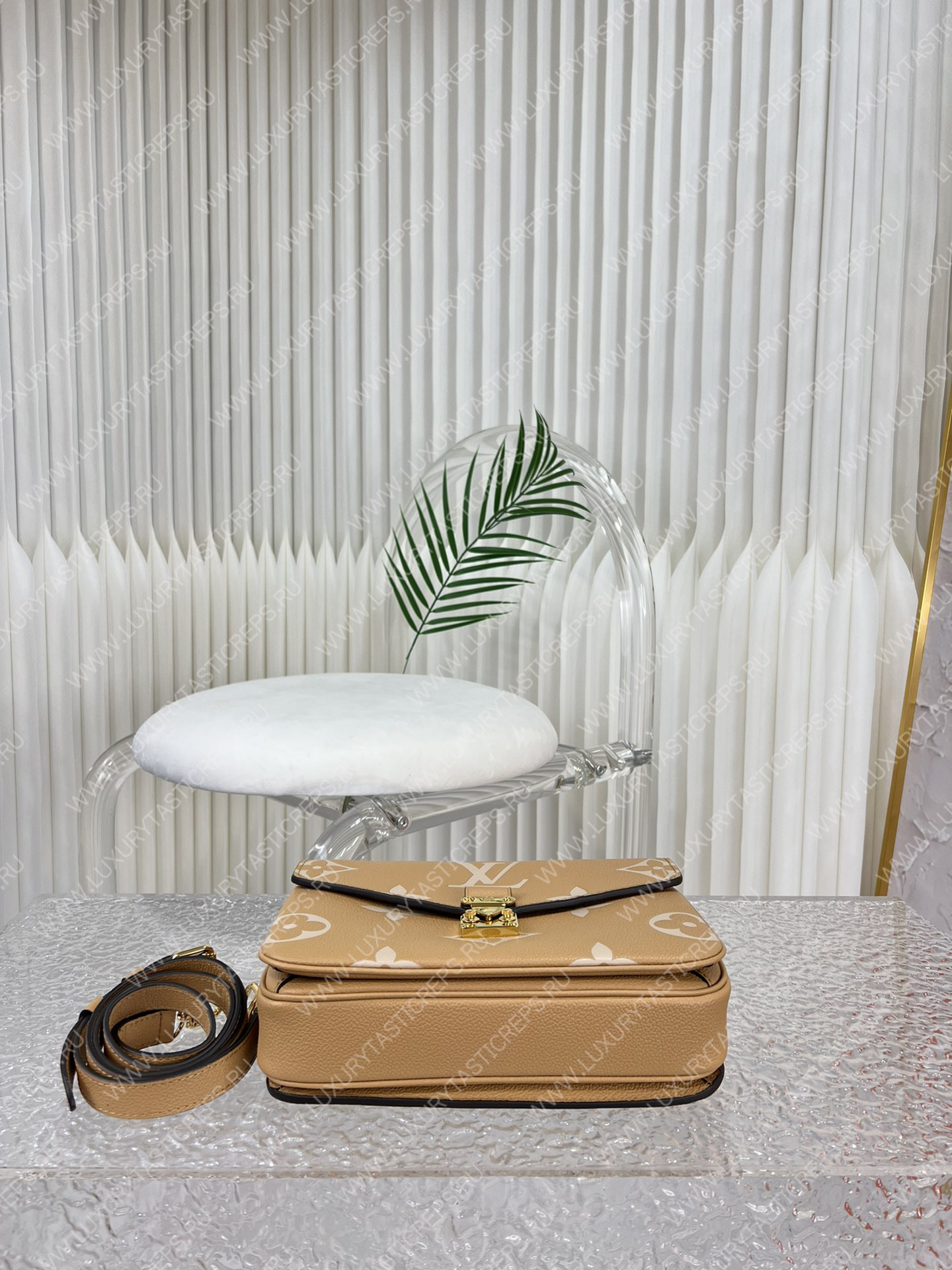 l**is V*t*n lv pochette mÉtis beige/cream m45809