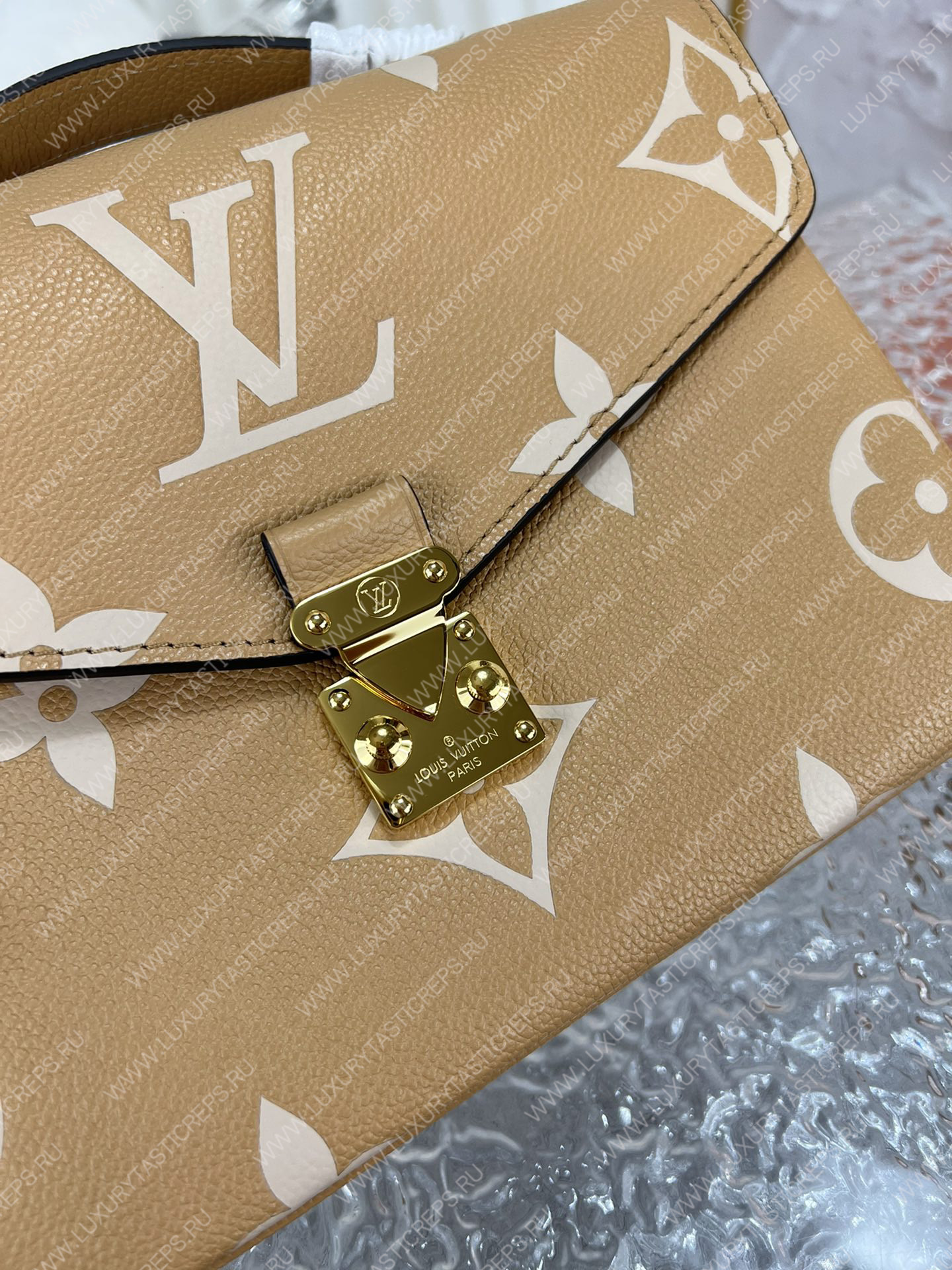 l**is V*t*n lv pochette mÉtis beige/cream m45809