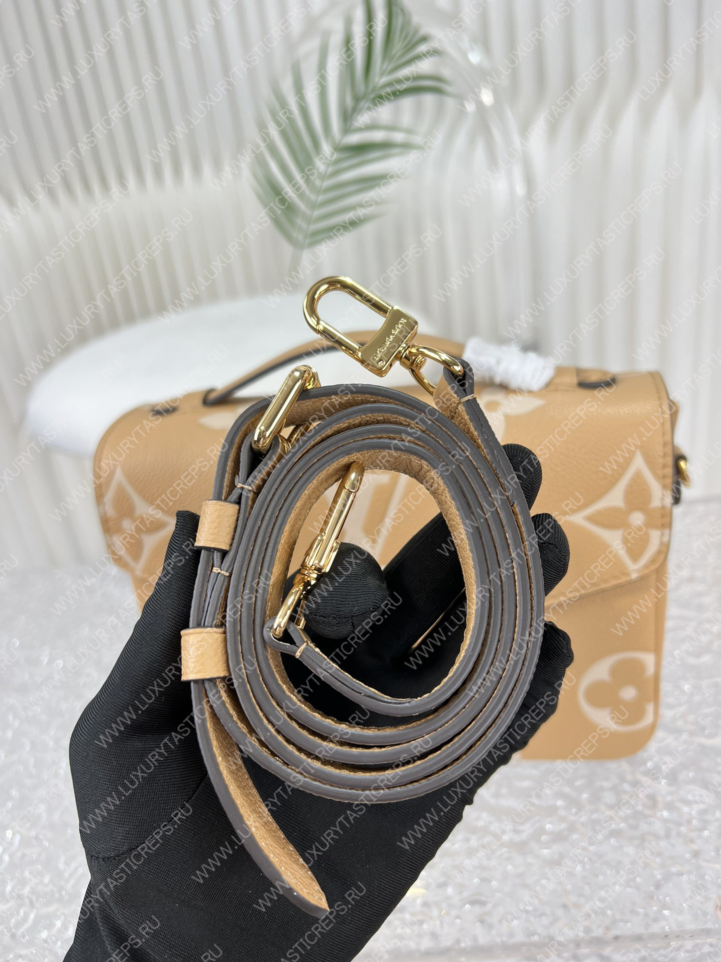 l**is V*t*n lv pochette mÉtis beige/cream m45809