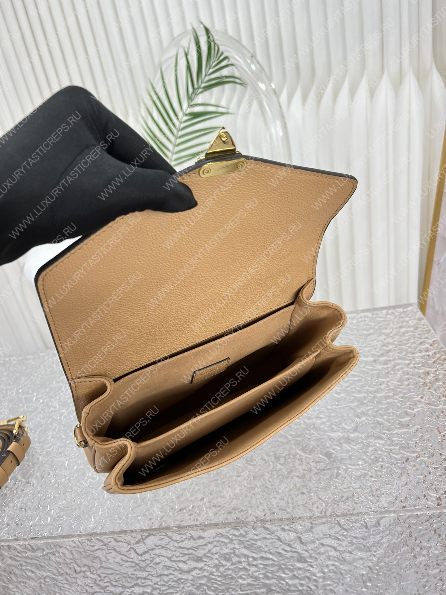 l**is V*t*n lv pochette mÉtis beige/cream m45809