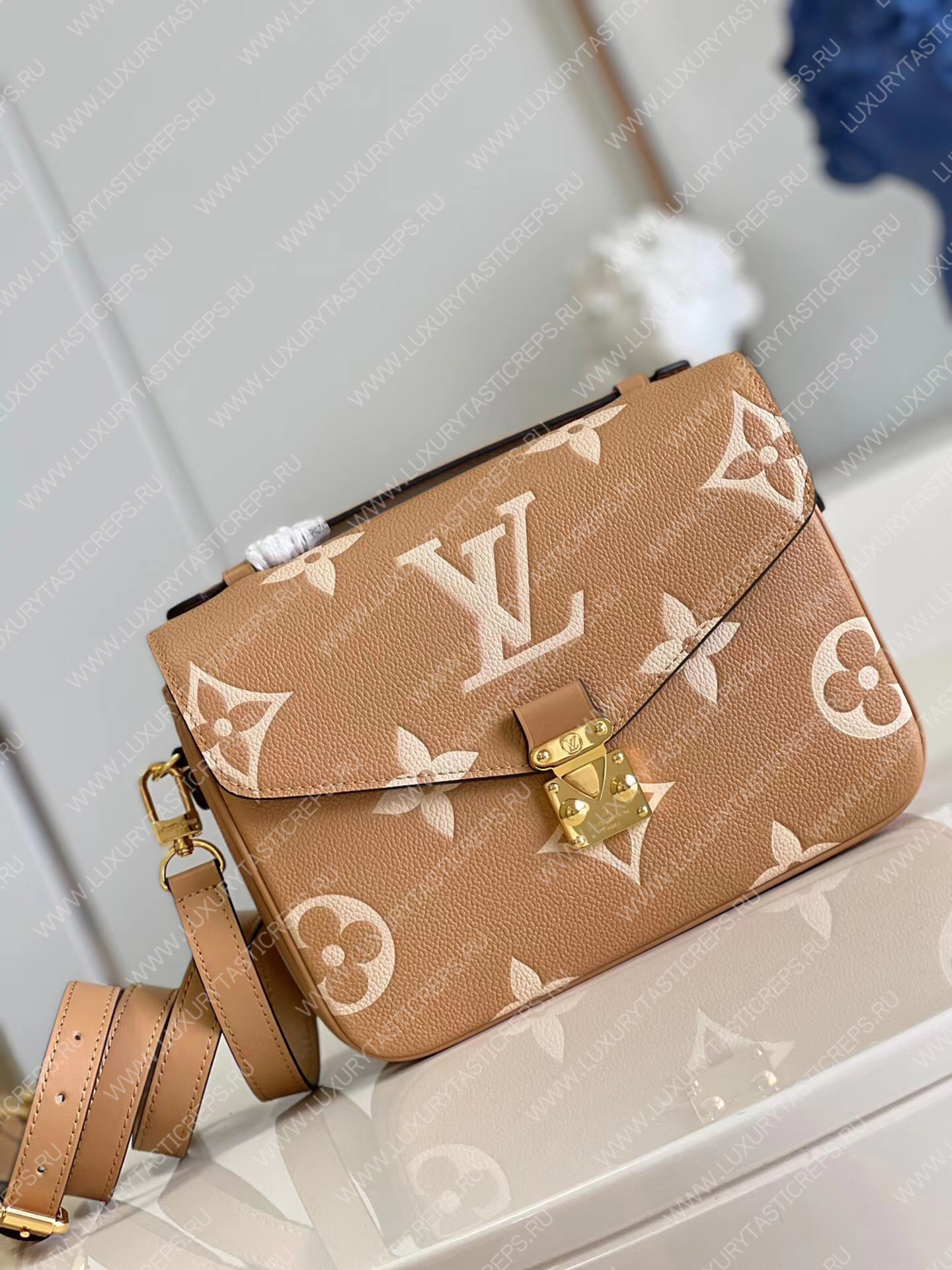 l**is V*t*n lv pochette mÉtis beige/cream m45809