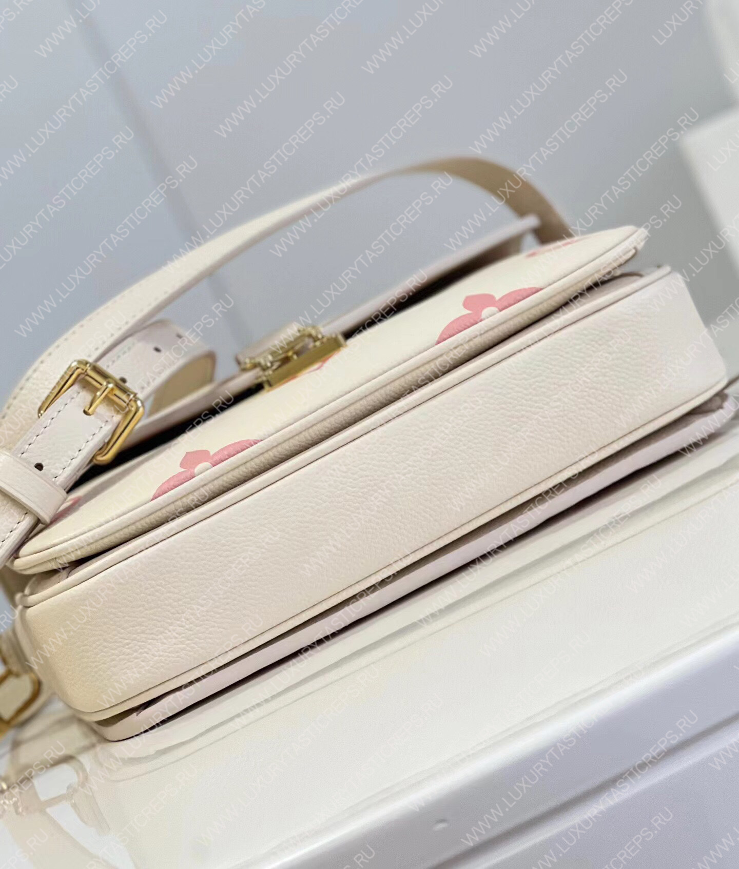 l**is V*t*n lv pochette mÉtis cream/pink m45809