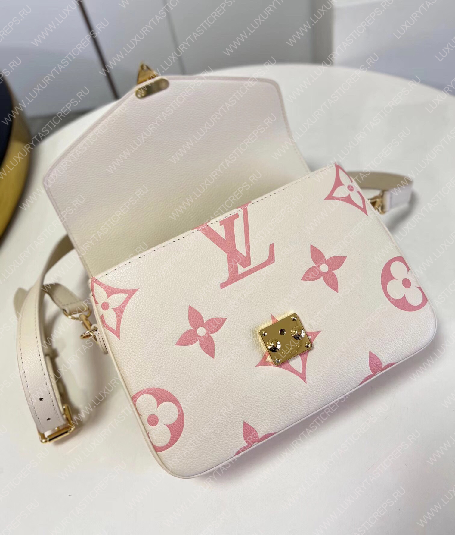 l**is V*t*n lv pochette mÉtis cream/pink m45809