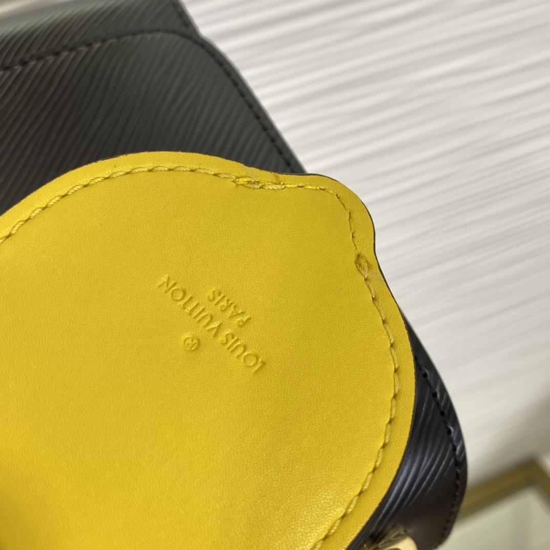 l**is V*t*n twist mm black m20680