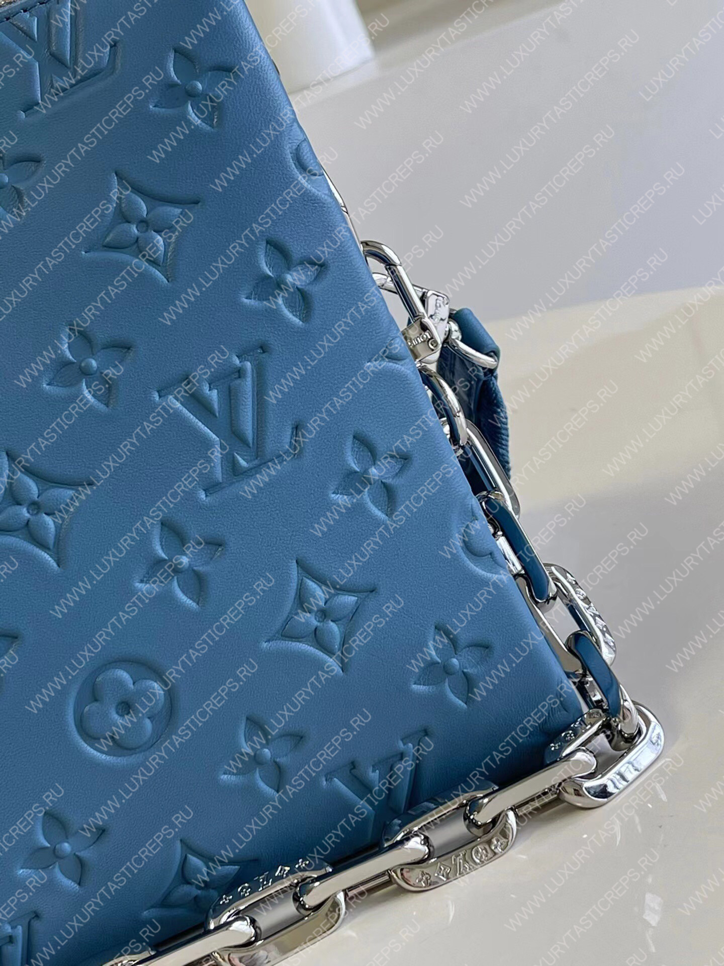 l**is V*t*n coussin pm blue m57793