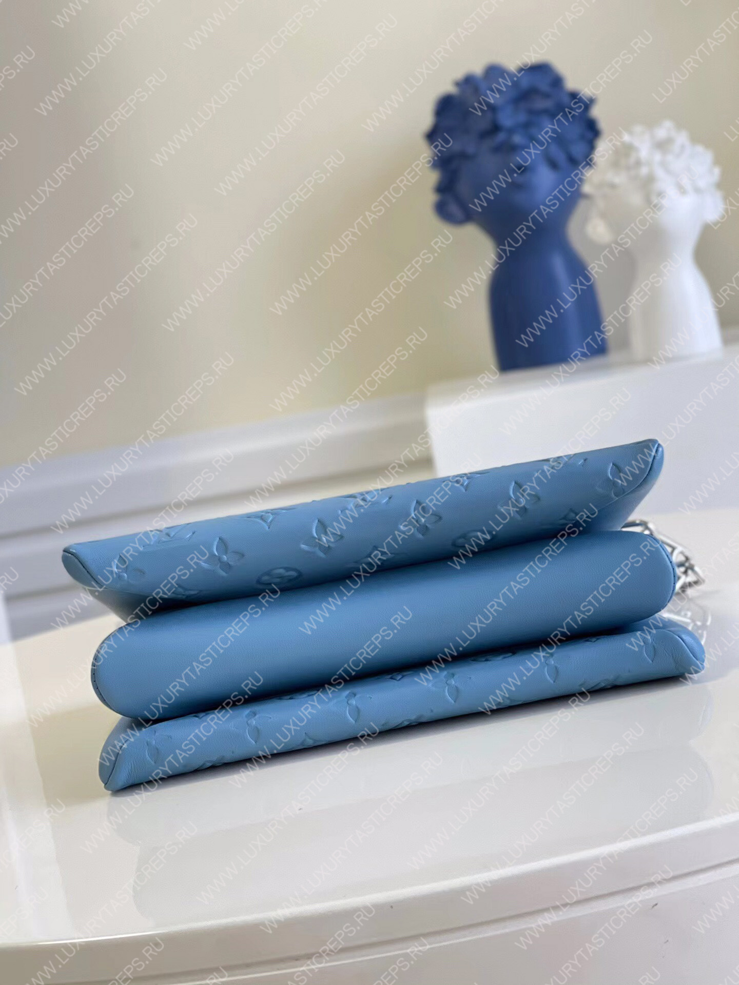 l**is V*t*n coussin pm blue m57793