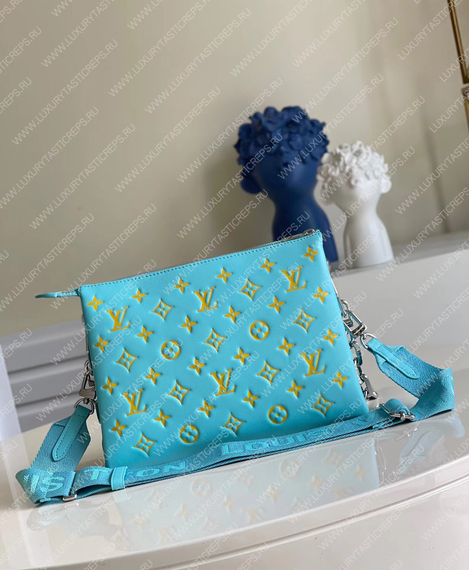 l**is V*t*n coussin pm turquise m57793